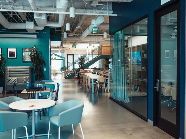 Location d'espace de coworking : flexibilité et services tout inclus